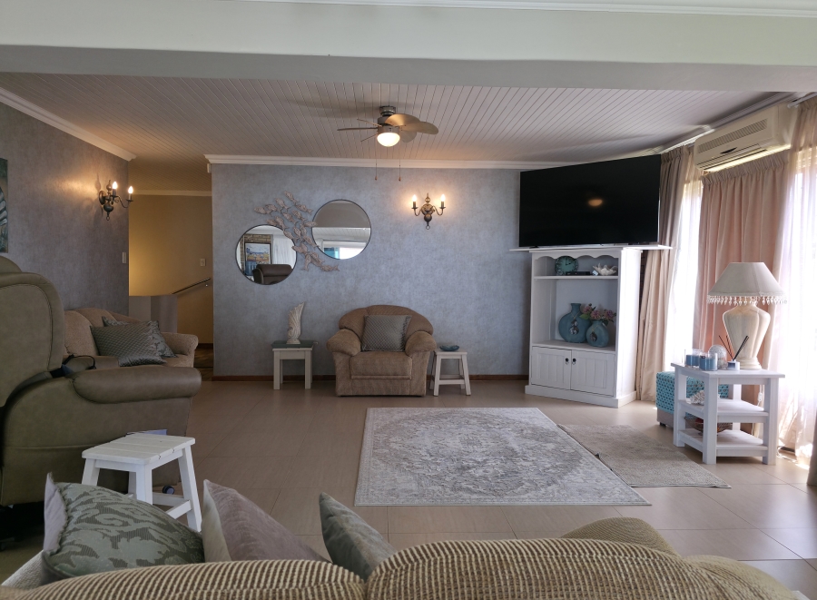 5 Bedroom Property for Sale in Wavecrest Eastern Cape